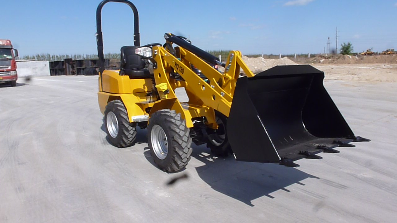 HQ180 Mini loader with hydraulic quick hitch to Europe Market