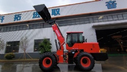 New Strong 4.0ton telescopic loader HQ940T